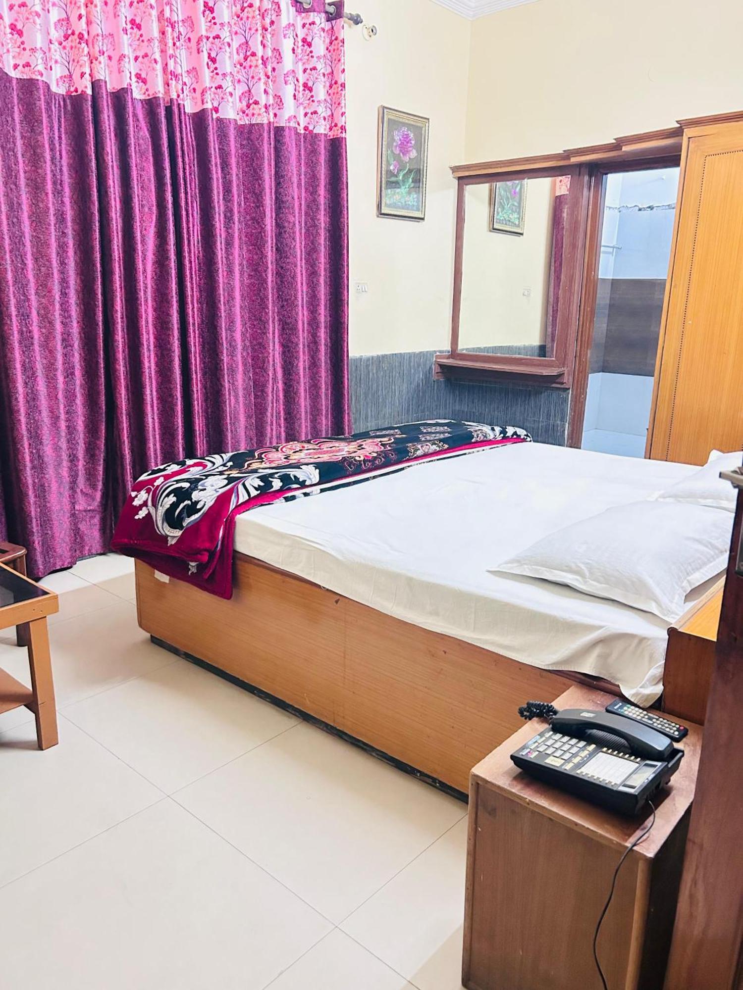 Sunrise Hotel Jalandhar Eksteriør bilde